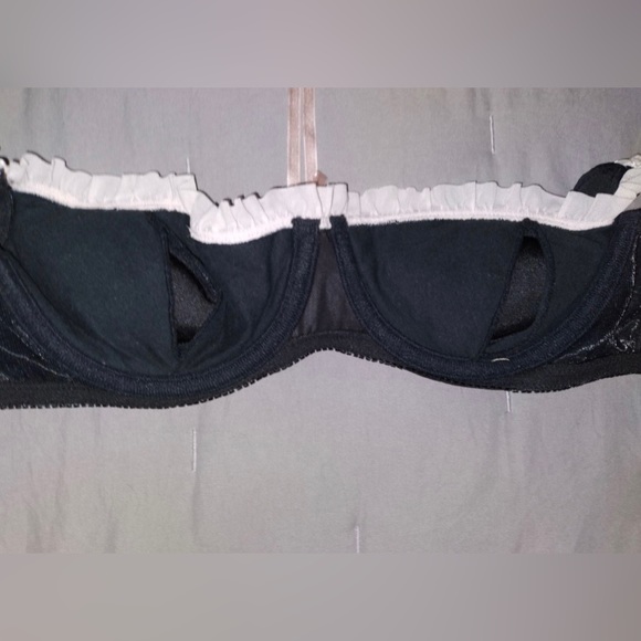 NWOT Vintage 2005 Victoria’s Secret Black & Pink Bra & Skirted Thong Set - Picture 2 of 7
